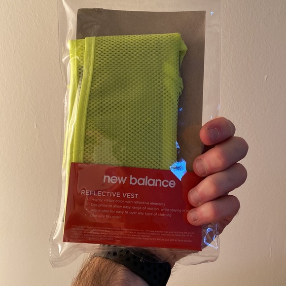 New balance iPhone waist pack / reflective running gear - Picture 3 of 7